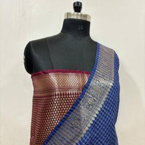 Small Check Design In Navy Blue Color Banarasi Art Silk Saree - Image 3