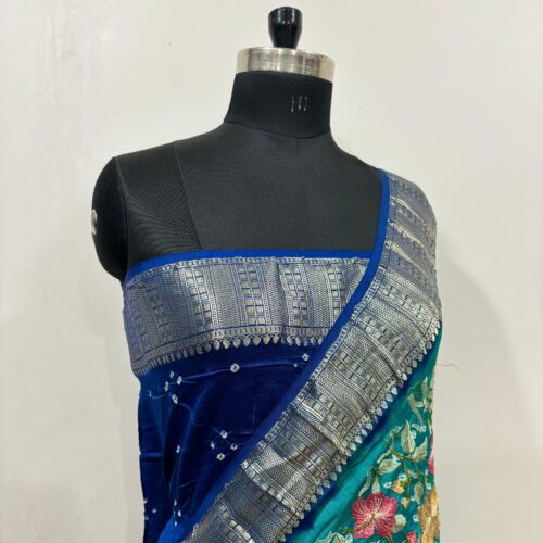 Banarasi Pure Chiniya Chunri & Embroidery Work Green & Blue Shade Saree - Image 3