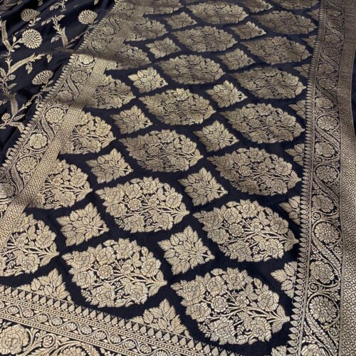 Black Shade Jaal Design Mashru Silk Saree - Image 3