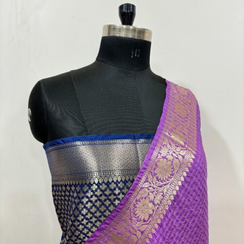 Small Check Design In Lite Purple Color Banarasi Art Silk Saree - Image 2