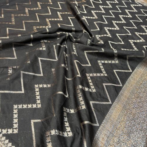 Black Shade Zigzag Pattern Art Kataan Silk Saree