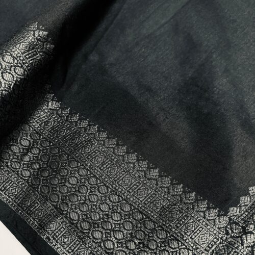 Black Shade Plain Body Pattern Art Soft Kataan Silk Saree - Image 2