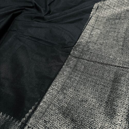 Black Shade Plain Body Pattern Art Soft Kataan Silk Saree - Image 4