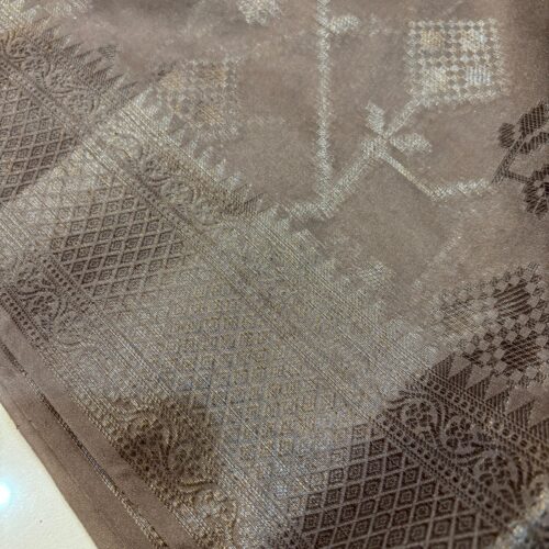 Dusty Cream Shade Jaal Pattern Art Kataan Silk Saree - Image 2